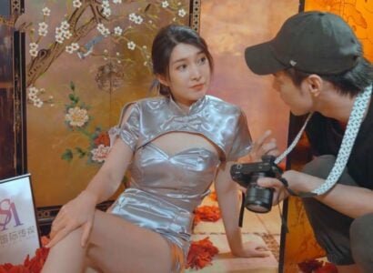 ช่างภาพสำรวจชุดเซ็กซี่ของนางแบบที่มีเสน่ห์