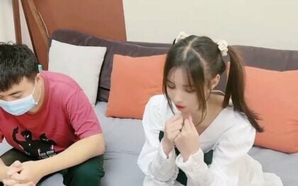 พี่ชายของฉันไม่สามารถควบคุมเสน่ห์ของน้องสาวเซ็กซี่ของเธอได้