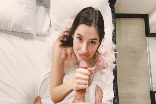 น้องสาวเซ็กซี่พี่ชายตื่นขึ้นมาสำรวจ