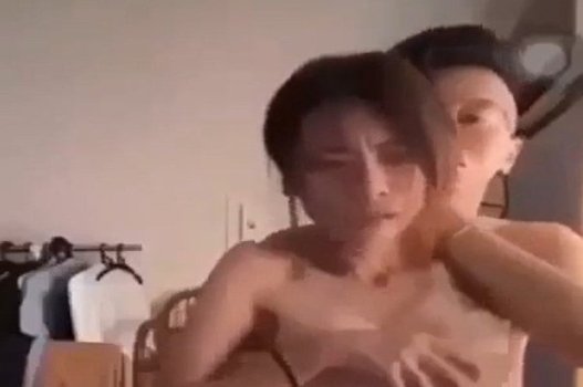 คลิปร้อนของ Hoang Cuu Bao และ Linh Linh แฟนสาวของเขาได้เปิดเผยอย่างเป็นทางการ