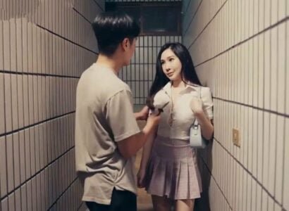 หญิงสาวที่มีเสน่ห์ทำให้โจรรู้สึกทึ่ง