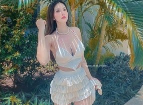 น้องสาวเซ็กซี่โชว์ร่างเซ็กซี่ของเธอ