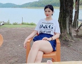 Huyen Anh เชิญแฟนของเธอให้พักที่โมเต็ลเพื่อหลีกเลี่ยงความร้อนและสำรวจความรัก