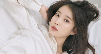 แม้จะถูกควบคุมโดยลุงของเขา แต่ IU ก็ยังมีความสุข