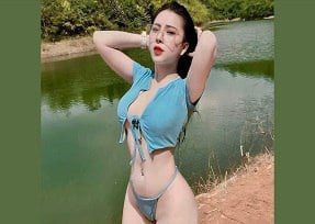 นักเรียนหญิงตอบสนองความรักที่มีต่อความรัก